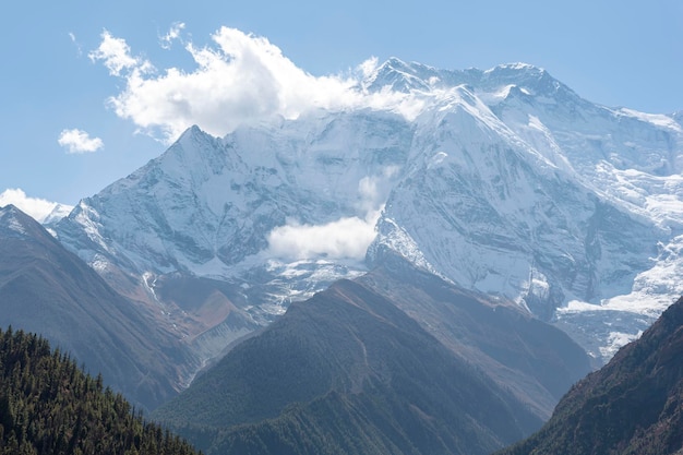 Uitzicht op de top Annapurna 2 II vanaf Upper Pisang Round Annapurna circuit trekking trail Nepal