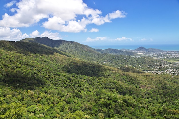 Uitzicht op de vallei van Kuranda, Cairns, Australië