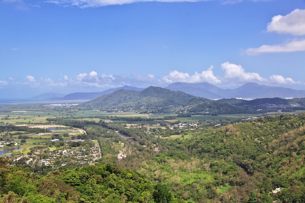 Uitzicht op de vallei van Kuranda, Cairns, Australië