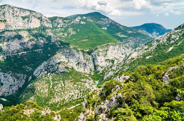 Uitzicht op de Verdon-kloof een diepe canyon in de Provence Frankrijk