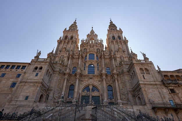 Uitzicht op de voorgevel van de kathedraal van Santiago de Compostela.