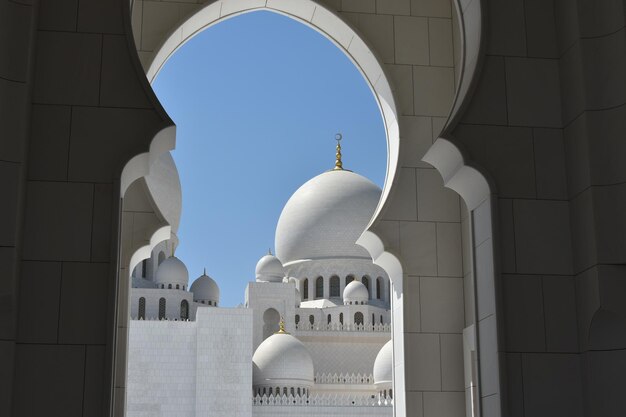 Foto uitzicht op de witte kathedraal tegen de lucht