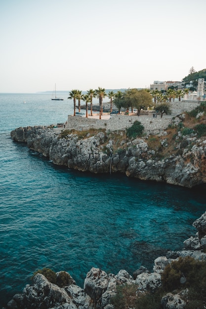 Uitzicht op een klein stadje in Puglia: castro