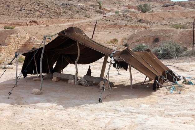 Foto uitzicht op een tent op de berg