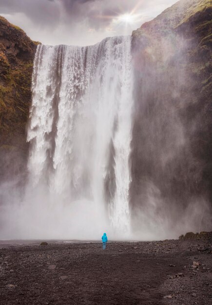 Foto uitzicht op een waterval tegen de lucht