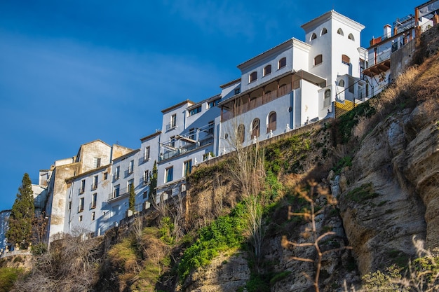 Uitzicht op gebouwen bovenop de kloof in Ronda, Spanje Uitzicht op gebouwen op de top van de kloof in Ronda, Spanje