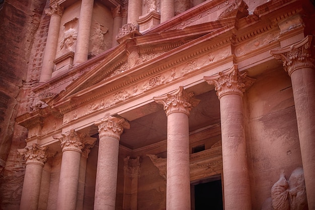 Uitzicht op het AlKhazneh-paleis of de schatkist in Petra, Jordanië