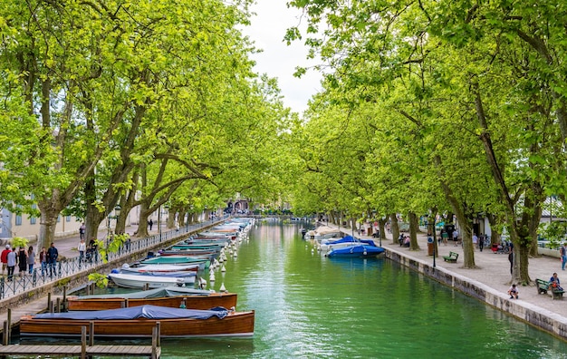 Uitzicht op het Canal du Vasse in Annecy, Frankrijk