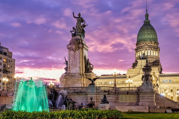 Uitzicht op het congreso-plein van de stad Buenos Aires Congres in het Engels bij zonsondergang Argentinië