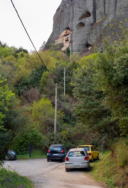 Uitzicht op het Eremitage-klooster in het Meteora-gebergte in Griekenland