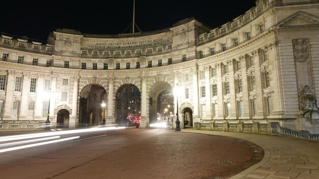 Foto uitzicht op het historische gebouw's nachts