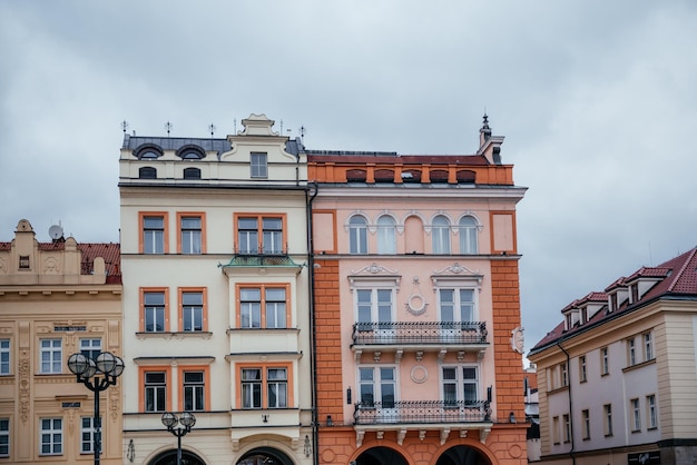 Uitzicht op het Hradec Kralove hoofdplein Tsjechische architectuur