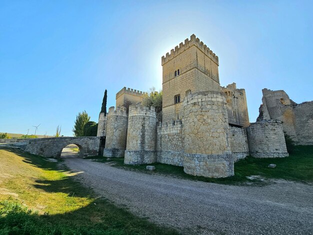 Uitzicht op het kasteel van Ampudia in de provincie Palencia