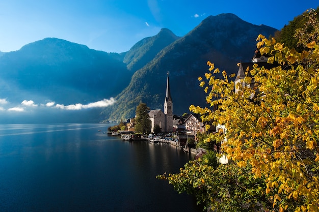 Uitzicht op het kleine dorpje Hallstatt in Oostenrijk