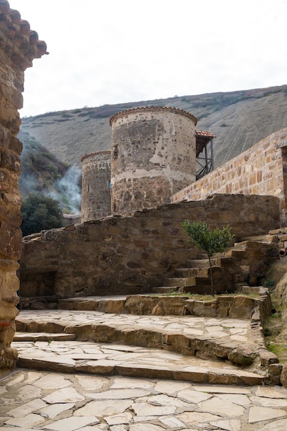 Uitzicht op het kloostercomplex van David Gareja uit Oost-Georgië