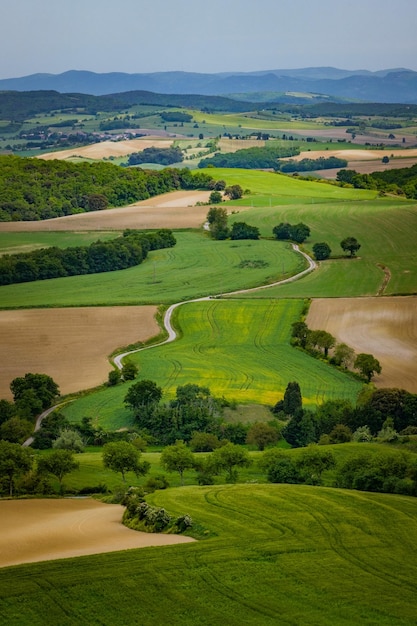 Uitzicht op het landschap rond de Seignadou Belvedere in het middeleeuwse dorp Fanjeaux