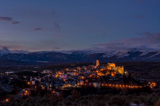 Uitzicht op het middeleeuwse dorp Puebla de Sanabria Spanje