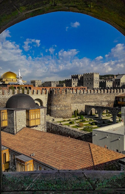 Uitzicht op het middeleeuwse kasteelcomplex Rabati Fortressa in Akhaltsikhe, 30 april 2019, Georgië