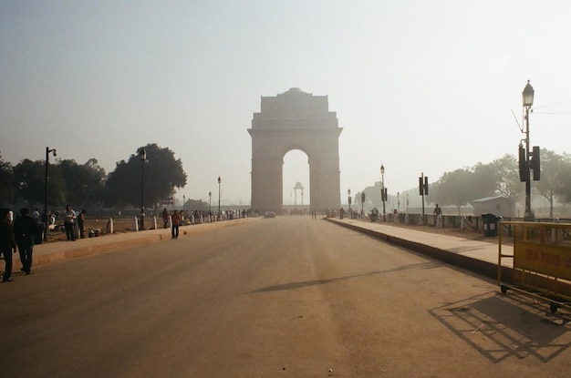 Foto uitzicht op het monument in de stad tegen een heldere lucht