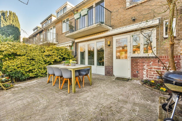 Uitzicht op het oude gebouw