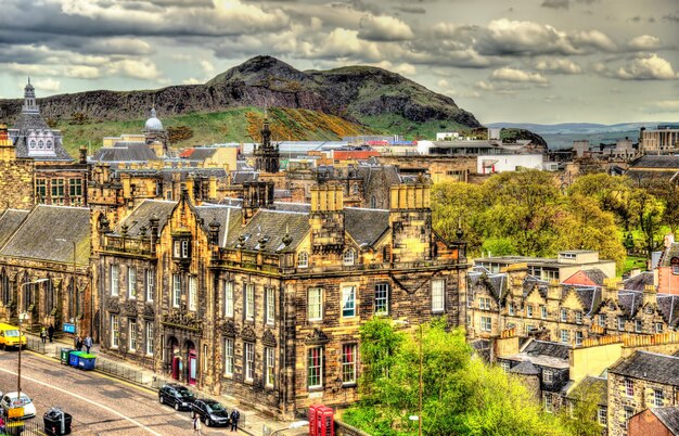 Uitzicht op het stadscentrum van Edinburgh vanaf het kasteel