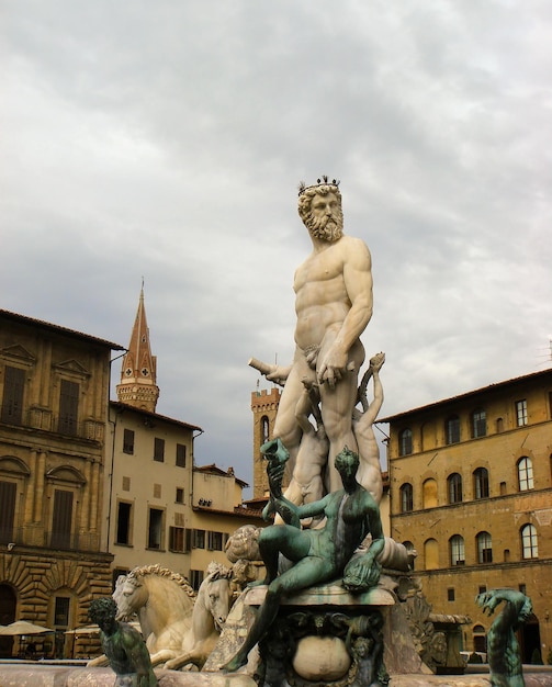 Uitzicht op het stadsplein en de sculptuur Florence Italië