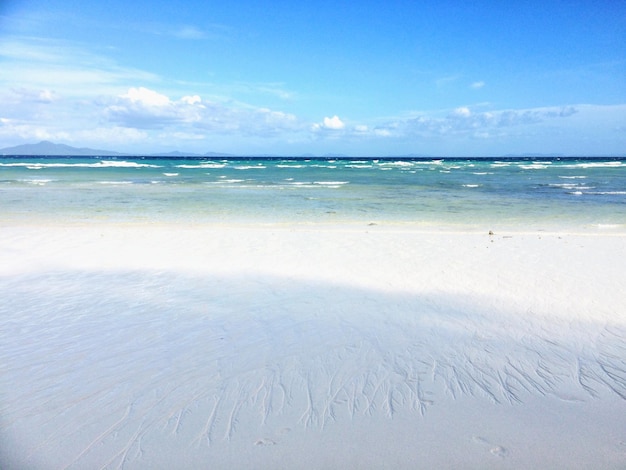 Uitzicht op het strand tegen de lucht