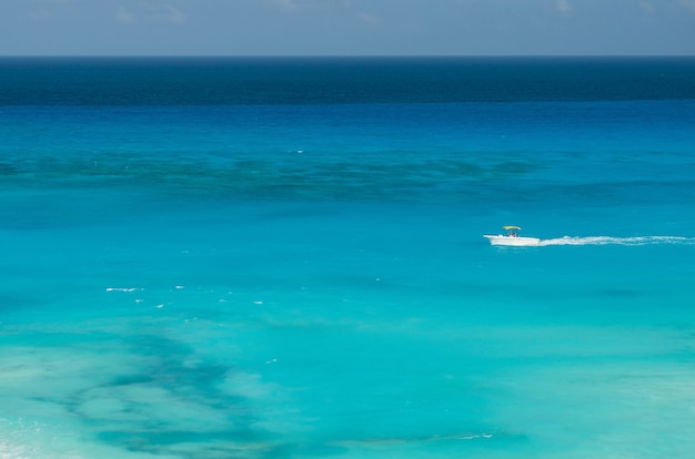 Uitzicht op het strand van Cancun