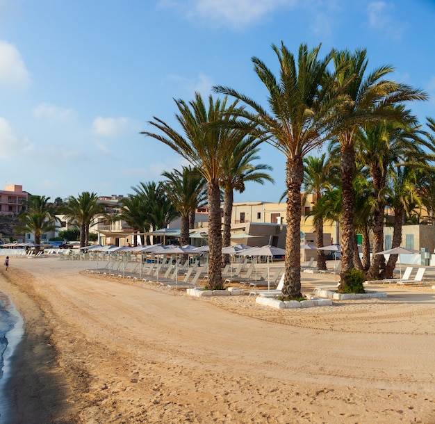 Uitzicht op het strand van Lampedusa