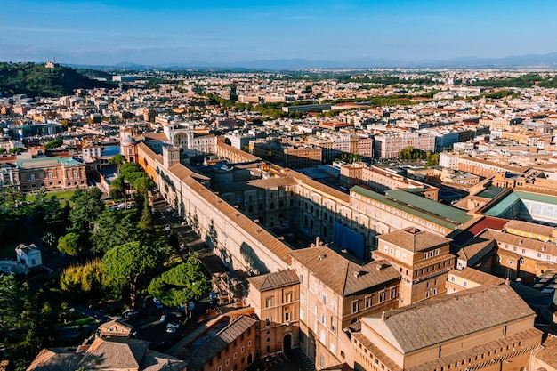 Uitzicht op het Vaticaan vanaf de Sint-Pietersbasiliek