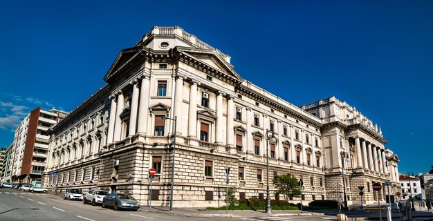 Uitzicht op historische gebouwen in het oude centrum van Triëst, Italië