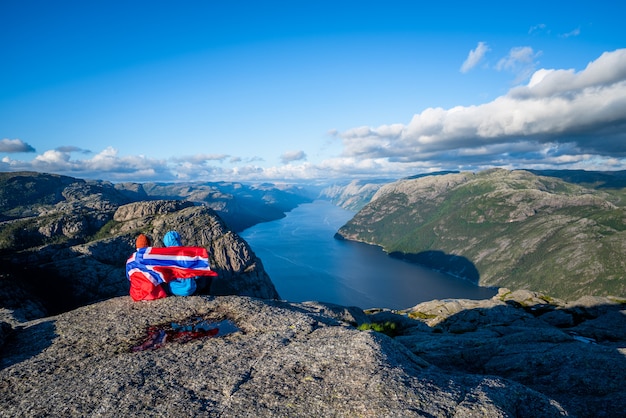 Uitzicht op Lysefjord fjord van de Pathway Preikestolen, Noorwegen