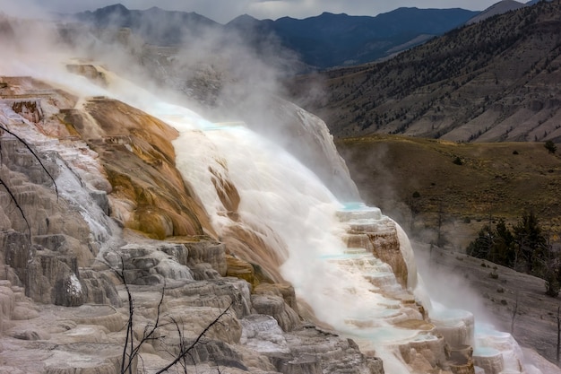 Uitzicht op Mammoth Hot Springs