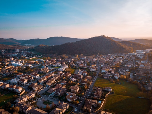 Uitzicht op Monticelli Brusati vanuit een drone