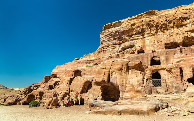 Uitzicht op oude graven in Petra - Jordanië