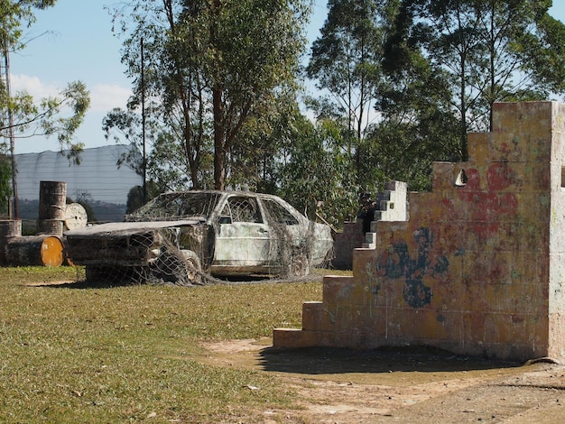 Uitzicht op paintball-gevechtsveld