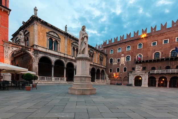 Uitzicht op Piazza dei Signori in Verona, Italië. Verona is een populaire toeristische bestemming van Europa..