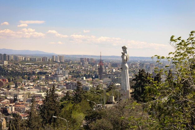 Foto uitzicht op tbilisi vanaf de berg mtatsminda