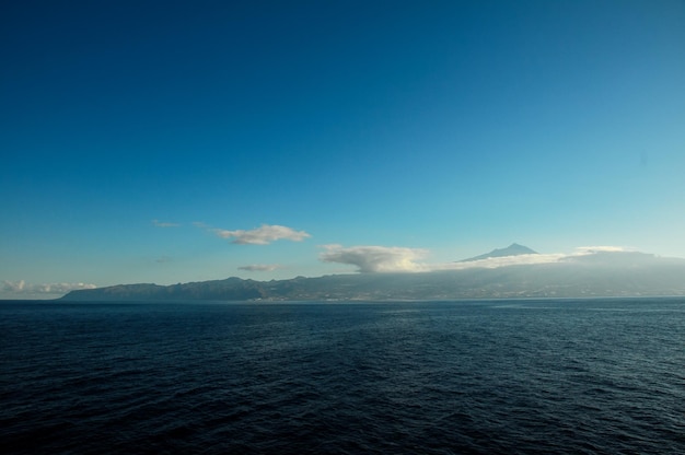Uitzicht op Tenerife Zuid-Canarische Eilanden vanaf de oceaan