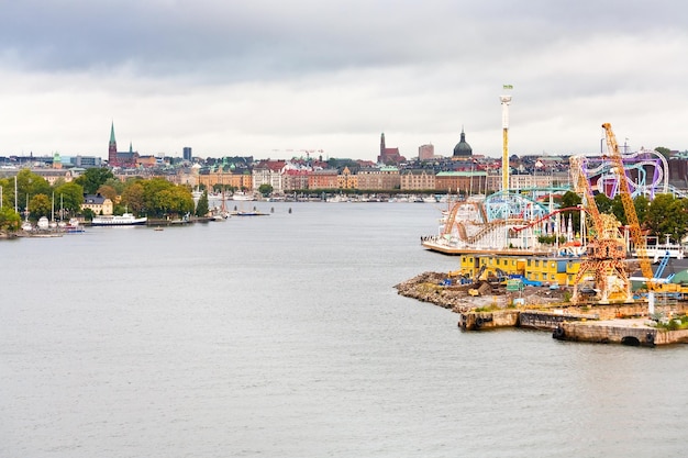 Uitzicht op Tivoli Grona Lund en Beckholmen-eiland Stockholm
