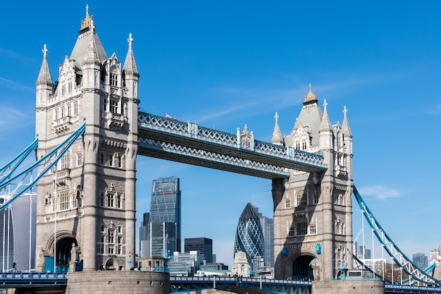 Uitzicht op Tower Bridge