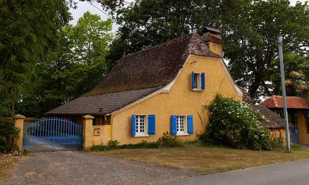 Uitzicht op typisch huis in de nouvelleaquitaine france