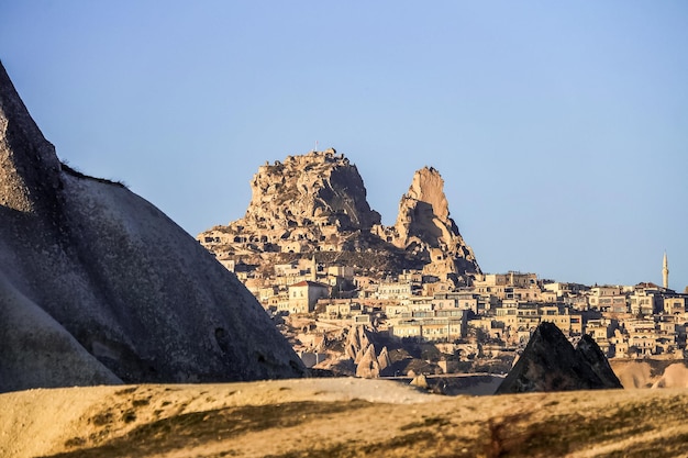 Uitzicht op Ushisar en Pigeon Valley in Cappadocië