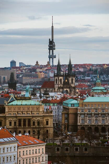 Uitzicht op winter Praag in Tsjechië