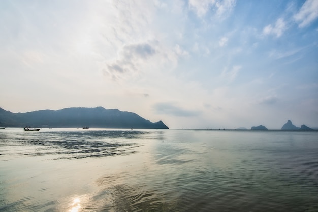 Uitzicht op zee en de natuur