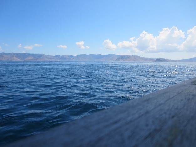 Foto uitzicht op zee in de ochtend