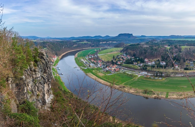 Uitzicht vanaf de Bastei op de rivier de Elbe Duitsland