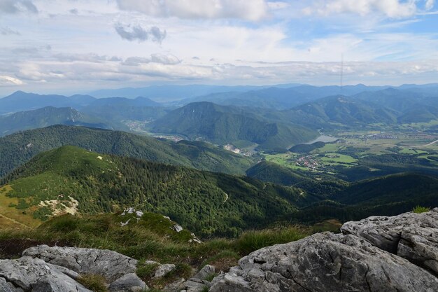 uitzicht vanaf de berg, mooie tocht in Slowakije bij Vratna Dolina, Chleb