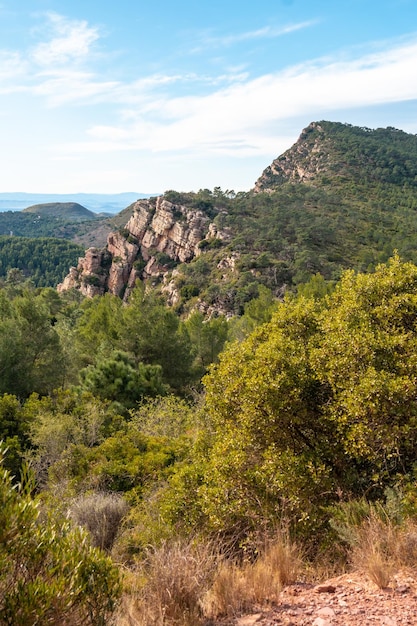 Uitzicht vanaf de El Garbi berg het spectaculaire uitzichtpunt van de Sierra Calderona Valencia een 593 meter hoge Middellandse Zee tussen de gemeenten Estivella Segart