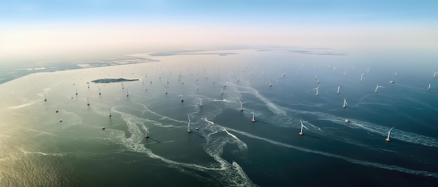 Uitzicht vanaf de hoogte van de zee met windmolensLuchtfoto Panoramische opname Generatieve AI